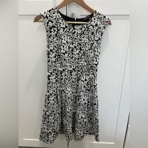 Classy black and white dynamite dress!